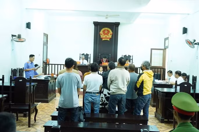 Các bị cáo tại phiên tòa sơ thẩm. Ảnh B.T