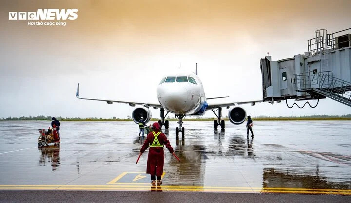 Du khách sẽ được miễn, giảm giá phòng lưu trú khi bay khung giờ sáng sớm – tối muộn đến TP.HCM, Đà Nẵng, Thừa Thiên - Huế, Nha Trang, Ninh Thuận, Đà Lạt và Phú Quốc. Du khách sẽ được miễn, giảm giá phòng lưu trú khi bay khung giờ sáng sớm – tối muộn đến TP.HCM, Đà Nẵng, Thừa Thiên - Huế, Nha Trang, Ninh Thuận, Đà Lạt và Phú Quốc.