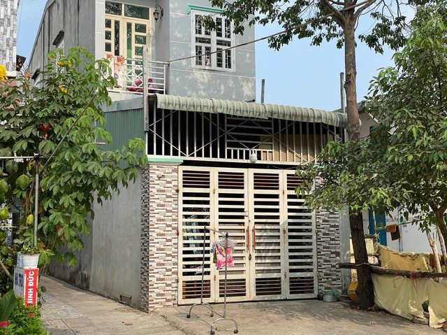 Căn nhà nơi bé trai 8 tháng tuổi được cha mẹ gửi cả ngày lẫn đêm.