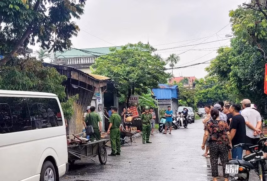 Lực lượng công an điều tra, làm rõ nguyên nhân vụ cháy sau khi dập tắt đám cháy. Ảnh: AV