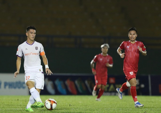 Tiến Linh ra sân từ bằng ghê dự bị