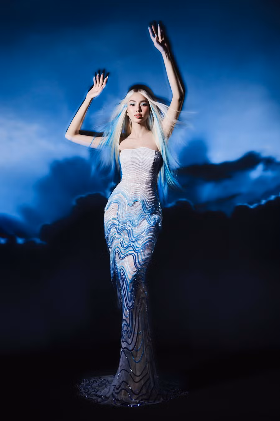 Về phía Thùy Tiên, dù cô nhận được sự yêu mến của người hâm mộ trong nước lẫn quốc tế kể từ khi đăng quang nhưng gần đây người đẹp 25 tuổi lại vướng nhiều tranh cãi khi đột ngột gỡ bỏ danh hiệu Hoa hậu Hòa bình Quốc tế 2021 trên Instagram vào ngày 30.6. Ảnh:Nguyễn Minh Đức