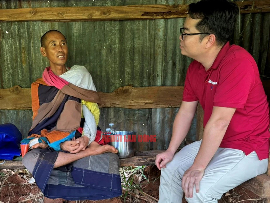 "Sư Thích Minh Tuệ" trao đổi với phóng viên Báo Người Lao Động chiều 10-6. "Sư Thích Minh Tuệ" trao đổi với phóng viên Báo Người Lao Động chiều 10-6.
