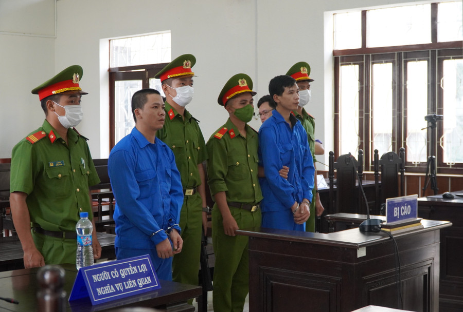 Bị cáo Hứa Văn Bắc và Trần Văn Thọ tại phiên toà xét xử chiều 5/9/2024. Ảnh: HB Bị cáo Hứa Văn Bắc và Trần Văn Thọ tại phiên toà xét xử chiều 5/9/2024. Ảnh: HB