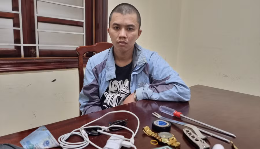 Đối tượng Cảnh, người cầm đầu các vụ trộm khai nhận hành vi tại Cơ quan điều tra.