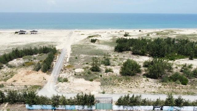 Sau nhiều năm triển khai, dự án vẫn như bãi đất trống. ẢNH: THANH QUÂN Sau nhiều năm triển khai, dự án vẫn như bãi đất trống. ẢNH: THANH QUÂN