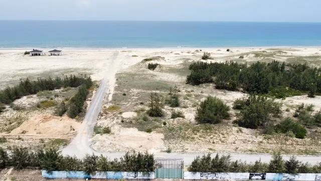 Sau nhiều năm triển khai, dự án vẫn như bãi đất trống. ẢNH: THANH QUÂN