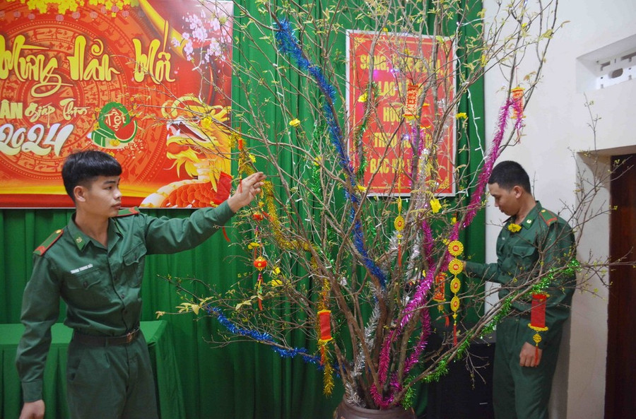 Trang trí Tết ở Đồn Biên phòng Bo Heng (Đắk Lắk). (Ảnh: Hoài Thu/TTXVN) Trang trí Tết ở Đồn Biên phòng Bo Heng (Đắk Lắk). (Ảnh: Hoài Thu/TTXVN)