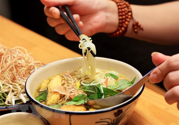 Bún cá miền Tây hấp dẫn với hương thơm đặc trưng của gia vị củ cà chơi (ngải bún). (Ảnh: Hồng Đạt/TTXVN) Bún cá miền Tây hấp dẫn với hương thơm đặc trưng của gia vị củ cà chơi (ngải bún). (Ảnh: Hồng Đạt/TTXVN)