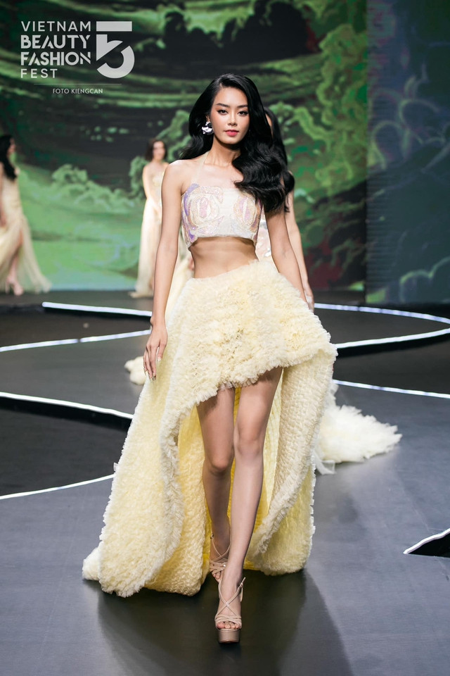 Khi nói về định hướng phát triển trong tương lai, Bùi Khánh Linh chia sẻ: &quot;Hiện tại, tôi chỉ là một cô gái trẻ hơn 20 tuổi và muốn có thêm những trải nghiệm công việc, vai trò khác nhau để biết đâu mới là công việc phù hợp với mình. Tôi muốn mỗi bước đi của mình đều là bước đi chắc chắn&quot;. Ảnh: FBNV