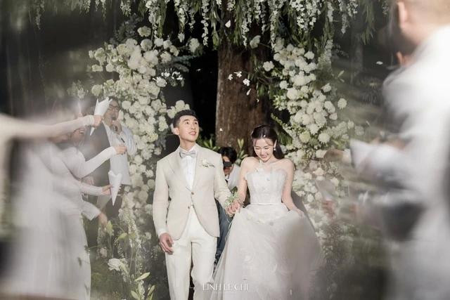 Nhiều khán giả mừng vì Midu tìm được hạnh phúc sau sóng gió tình cảm. Nhiều khán giả mừng vì Midu tìm được hạnh phúc sau sóng gió tình cảm.