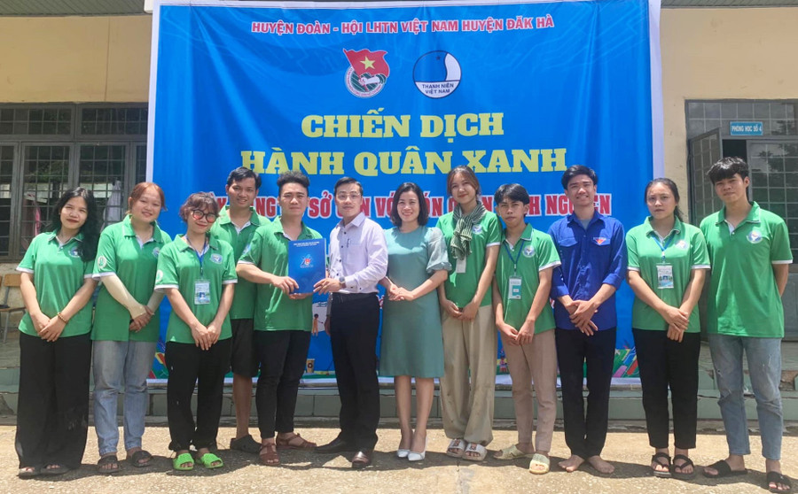 Chiến dịch Mùa hè xanh tại mặt trận Đăk Pxi. Ảnh: T.T Chiến dịch Mùa hè xanh tại mặt trận Đăk Pxi. Ảnh: T.T