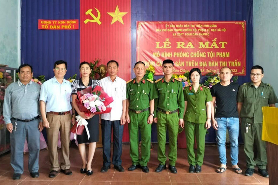 Ra mắt mô hình phòng-chống trộm cắp tài sản tại thị trấn Kon Dơng, huyện Mang Yang. Ảnh: R&apos;Ô HOK