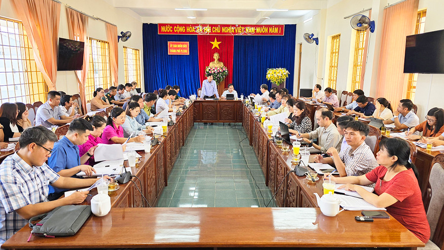 Quang cảnh buổi làm việc. Ảnh: Bá Bính