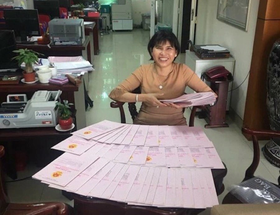 Bà Phạm Thị Hường - Chủ tịch Công ty Cổ phần Bất động sản Phú Hồng Thịnh. (Nguồn: Dân Việt) Bà Phạm Thị Hường - Chủ tịch Công ty Cổ phần Bất động sản Phú Hồng Thịnh. (Nguồn: Dân Việt)