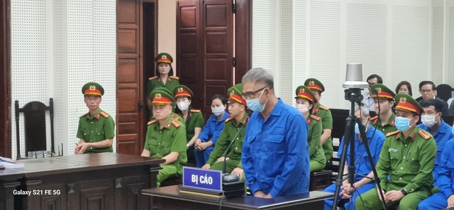 Bị cáo Đỗ Hữu Ca trong phần thẩm tra lý lịch.