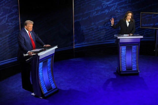 Bà Kamala Harris có phần chiếm lợi thế trong cuộc tranh luận với ông Donald Trump - Ảnh: REUTERS Bà Kamala Harris có phần chiếm lợi thế trong cuộc tranh luận với ông Donald Trump - Ảnh: REUTERS