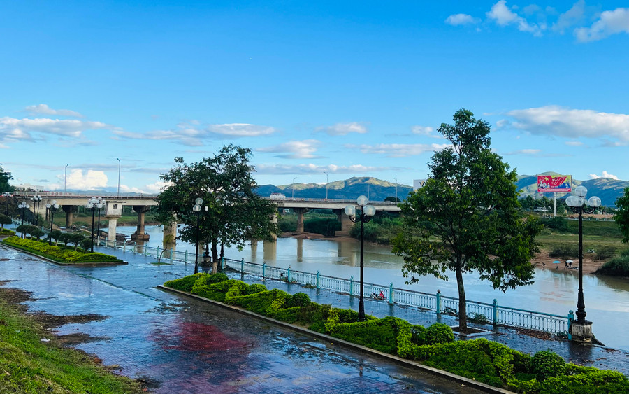 Dòng sông Đăk Bla đoạn chảy qua trung tâm thành phố Kon Tum. Ảnh: VH Dòng sông Đăk Bla đoạn chảy qua trung tâm thành phố Kon Tum. Ảnh: VH