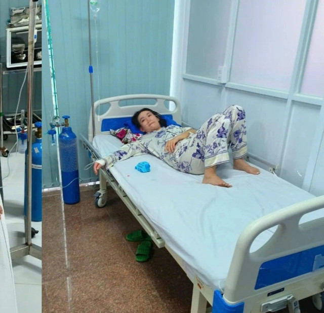 Hai chị em bị tổ ong vò vẽ rơi trúng đầu khi đang đi trên đường - Ảnh 1. Chị H.T.Tr được theo dõi tại Phòng khám S.O.S Phú Quốc. Ảnh: HOÀNG TRUNG