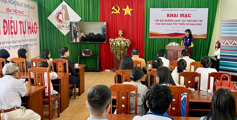 Lớp bồi dưỡng “Sáng tác văn học trẻ-Văn học dân tộc thiểu số” năm 2023 thu hút đông đảo học viên tham gia. Ảnh: P.D