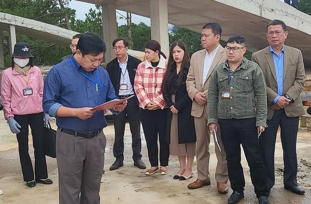 Ông Nguyễn Long An, Chủ tịch UBND P.1 công bố quyết định cưỡng chế Ông Nguyễn Long An, Chủ tịch UBND P.1 công bố quyết định cưỡng chế