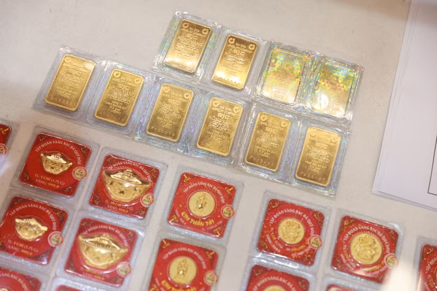 Giá vàng SJC tăng dựng đứng lên gần 86 triệu đồng sau tin hủy đấu thầu. (Ảnh: Vietnam+)
