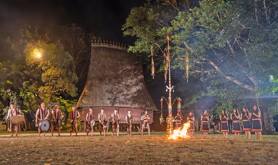 Đêm hội làng Ốp (phường Hoa Lư, TP. Pleiku). Ảnh: Phan Nguyên