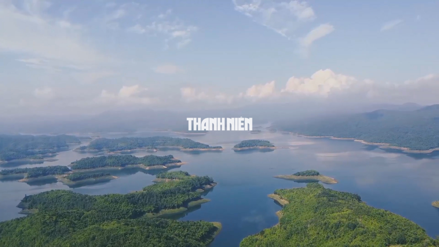 Ngắm vẻ đẹp hoang sơ của cao nguyên Đắk Nông nhìn từ trên cao - Ảnh 6. Hồ Tà Đùng (H.Đắk Glong), nơi được ví như vịnh Hạ Long thu nhỏ của Tây nguyên. Ảnh: NGỌC BIÊN
