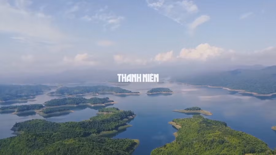 Hồ Tà Đùng (H.Đắk Glong), nơi được ví như vịnh Hạ Long thu nhỏ của Tây nguyên. Ảnh: NGỌC BIÊN