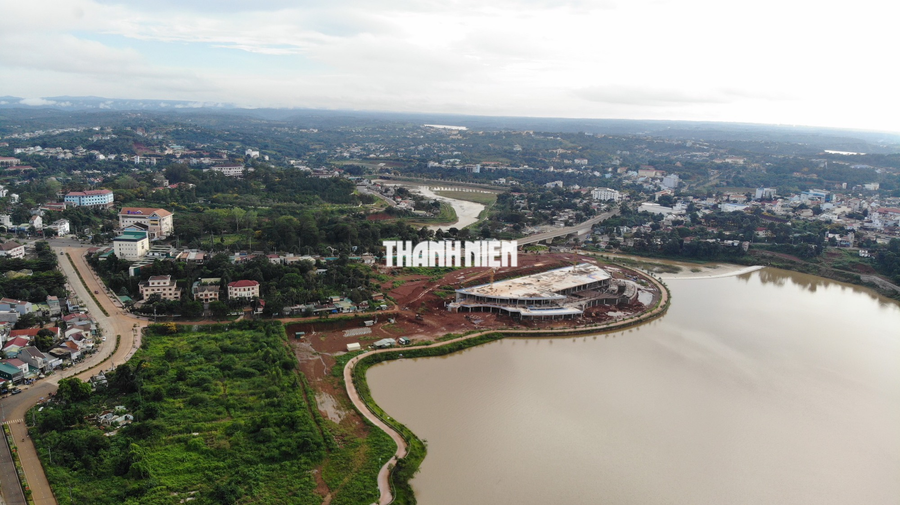 Ngắm vẻ đẹp hoang sơ của cao nguyên Đắk Nông nhìn từ trên cao - Ảnh 2. Khí hậu mát mẻ, đường sá lại vắng vẻ. Cuộc sống ở Đắk Nông cứ như chậm rãi hơn những nơi nhộn nhịp khác. Ảnh: XUÂN LÂM