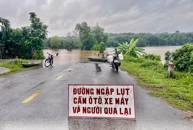 Thủ tướng Chính phủ gửi lời thăm hỏi, chia buồn sâu sắc nhất đến thân nhân các gia đình có người bị nạn do thiên tai. Ảnh: P.Đ/TNO