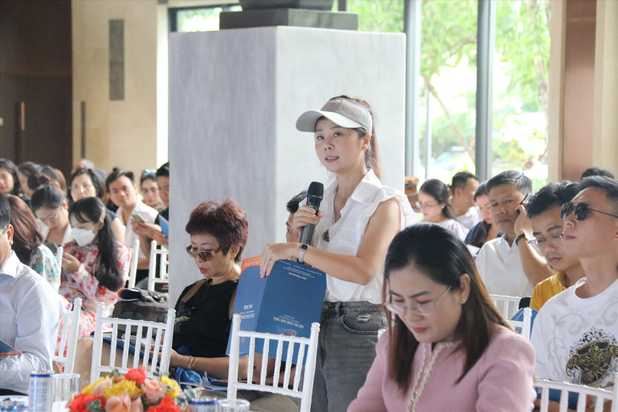 Nhiều doanh nghiệp lữ hành quan tâm đến sản phẩm mới sẽ bổ sung thêm cho du lịch Nha Trang - Khánh Hòa. Ảnh: Phương Linh Nhiều doanh nghiệp lữ hành quan tâm đến sản phẩm mới sẽ bổ sung thêm cho du lịch Nha Trang - Khánh Hòa. Ảnh: Phương Linh