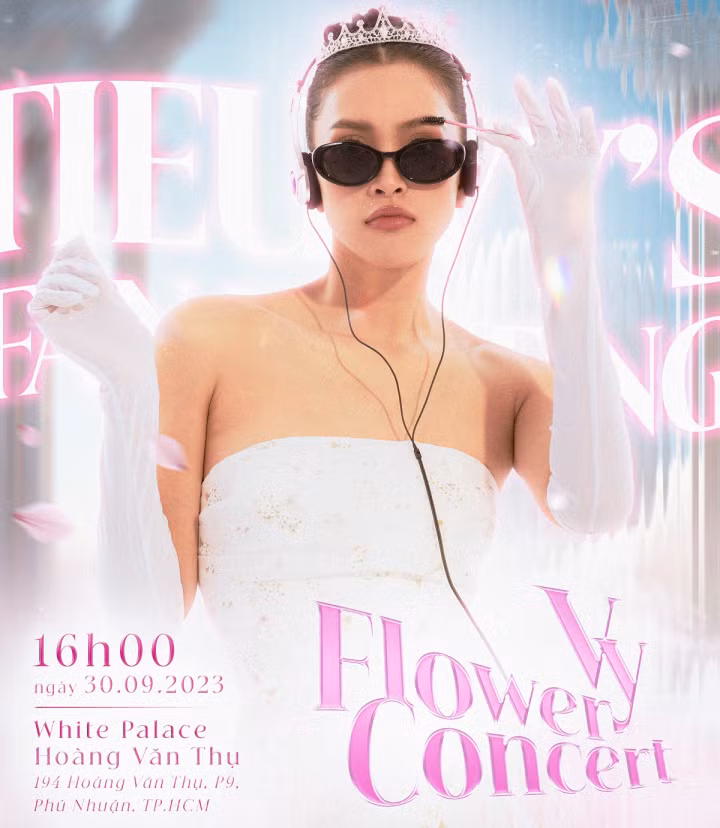 Nhân dịp này, Hoa hậu Tiểu Vy còn tổ chức fanmeeting để thể hiện sự tri ân tới khán giả của mình. Đồng thời đây cũng là sân khấu ca hát đầu tiên trong sự nghiệp của Tiểu Vy.