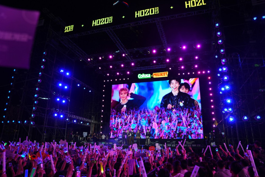 Nhóm nhạc Tempest (Hàn Quốc) biểu diễn tại Liên hoan Âm nhạc quốc tế TPHCM lần thứ 3 (Hò Dô). Ảnh: BTC Nhóm nhạc Tempest (Hàn Quốc) biểu diễn tại Liên hoan Âm nhạc quốc tế TPHCM lần thứ 3 (Hò Dô). Ảnh: BTC