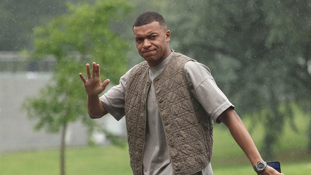 Mbappe vừa đến tập trung cùng đội tuyển Pháp dự EURO 2024. Ảnh FFF Mbappe vừa đến tập trung cùng đội tuyển Pháp dự EURO 2024. Ảnh FFF