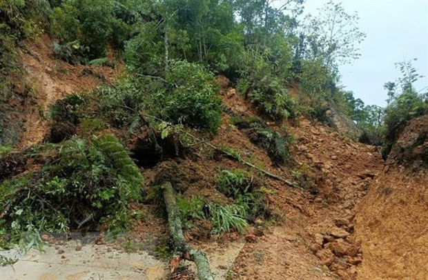 Các chuyên gia cảnh báo lũ quét, sạt lở đất có thể gây tác động rất xấu đến môi trường, uy hiếp tính mạng của người dân. (Ảnh: TTXVN phát) Các chuyên gia cảnh báo lũ quét, sạt lở đất có thể gây tác động rất xấu đến môi trường, uy hiếp tính mạng của người dân. (Ảnh: TTXVN phát)