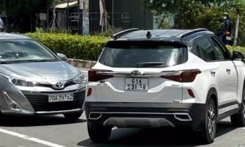 Chiếc xe màu trắng liên quan vụ việc