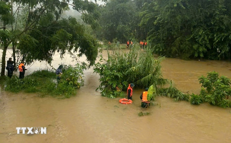 Mưa lũ gây ngập ở Tuyên Quang. (Ảnh: Hoàng Hải/TTXVN) Mưa lũ gây ngập ở Tuyên Quang. (Ảnh: Hoàng Hải/TTXVN)