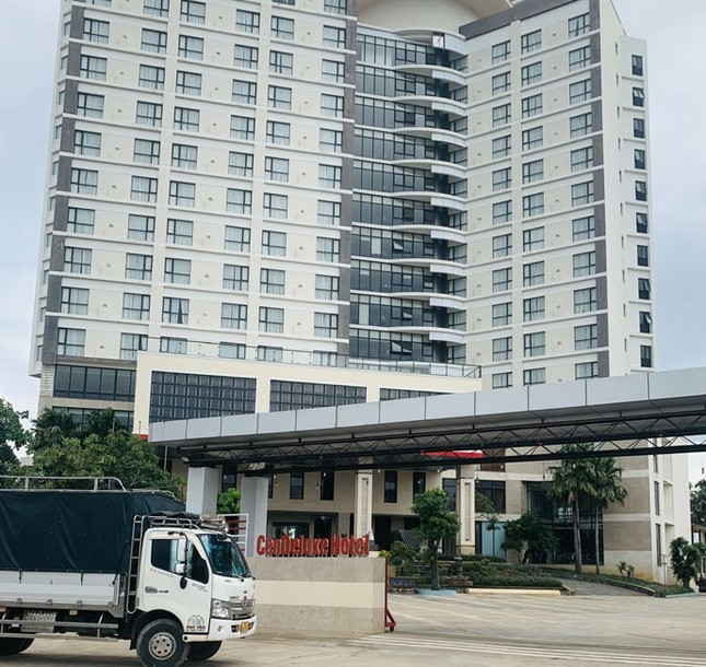 Khách sạn CenDeluxe của Thuận Thảo đến nay đã giảm giá lần thứ 17 nhưng vẫn không có người đăng ký mua. Ảnh: V.T. Khách sạn CenDeluxe của Thuận Thảo đến nay đã giảm giá lần thứ 17 nhưng vẫn không có người đăng ký mua. Ảnh: V.T.