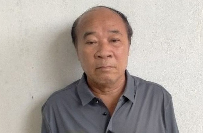 Lê Văn Hồng, Giám đốc Công ty bảo hiểm Xuân Thành Tràng An, tại cơ quan công an Lê Văn Hồng, Giám đốc Công ty bảo hiểm Xuân Thành Tràng An, tại cơ quan công an