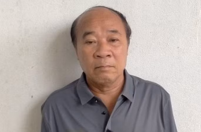 Lê Văn Hồng, Giám đốc Công ty bảo hiểm Xuân Thành Tràng An, tại cơ quan công an