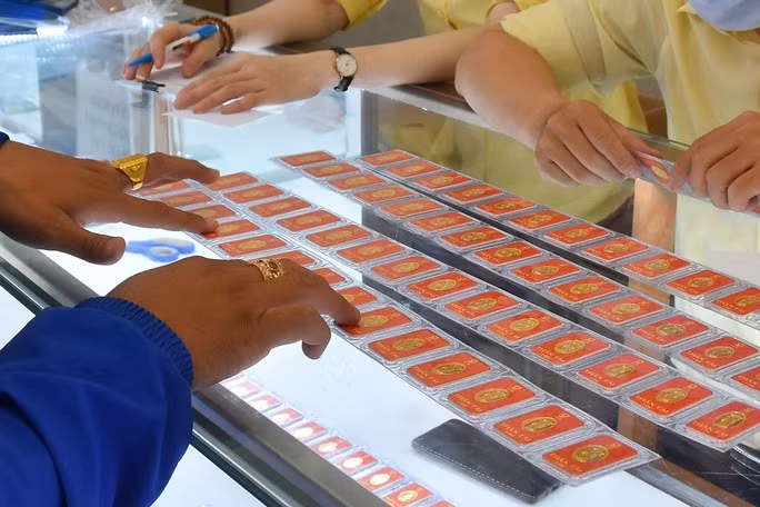 Giá vàng thế giới đêm qua có lúc từ 1.885 USD/ounce rơi xuống 1.870 USD/ounce Giá vàng thế giới đêm qua có lúc từ 1.885 USD/ounce rơi xuống 1.870 USD/ounce