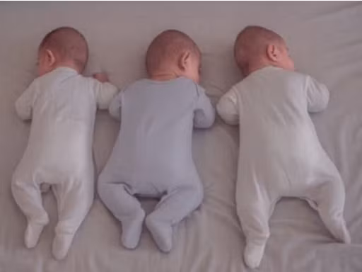 Cô Jenni Casper đã sinh 3 và cả 3 đều có ngoại hình giống nhau hoàn toàn. MINH HỌA: SHUTTERSTOCK