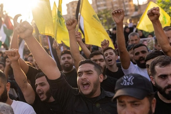 Những người ủng hộ Hamas và Hezbollah tổ chức biểu tình ở Lebanon hôm 2-8. Ảnh: Reuters Những người ủng hộ Hamas và Hezbollah tổ chức biểu tình ở Lebanon hôm 2-8. Ảnh: Reuters