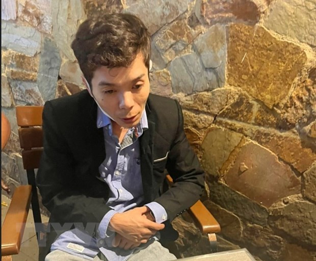 Đối tượng Võ Văn Hùng bị bắt giữ. (Ảnh: TTXVN phát)