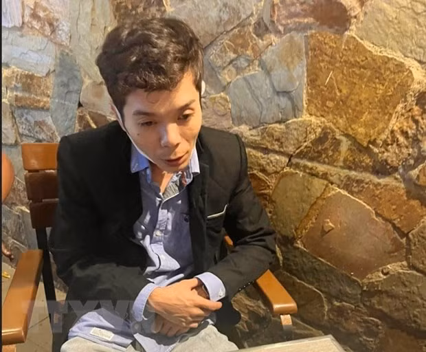 Đối tượng Võ Văn Hùng bị bắt giữ. (Ảnh: TTXVN phát)