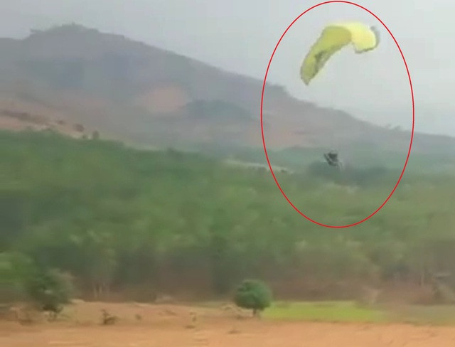 Khoảnh khắc lúc phi công không may gặp nạn Khoảnh khắc lúc phi công không may gặp nạn