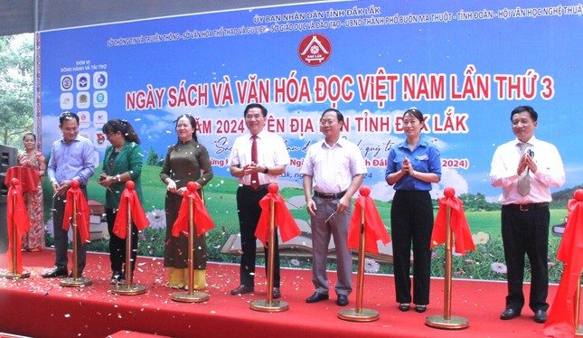 Lễ cắt băng khai mạc Lễ cắt băng khai mạc