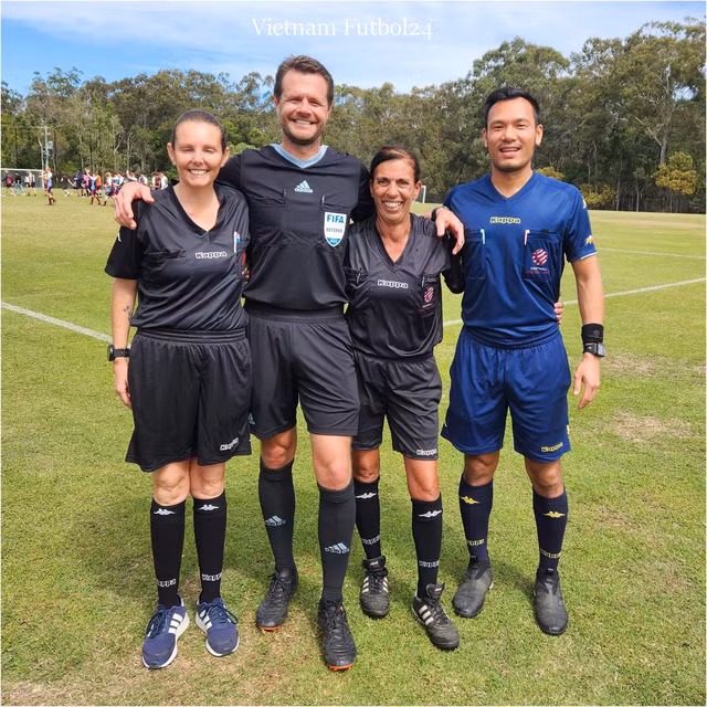 Trọng tài Nguyễn Hải Đăng (bìa phải) tại Úc. Ảnh: NVCC