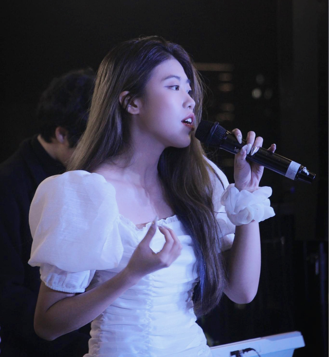 Hương Linh bất ngờ và hạnh phúc khi giọng hát của mình được khán giả đón nhận. Ảnh: NVCC Hương Linh bất ngờ và hạnh phúc khi giọng hát của mình được khán giả đón nhận. Ảnh: NVCC